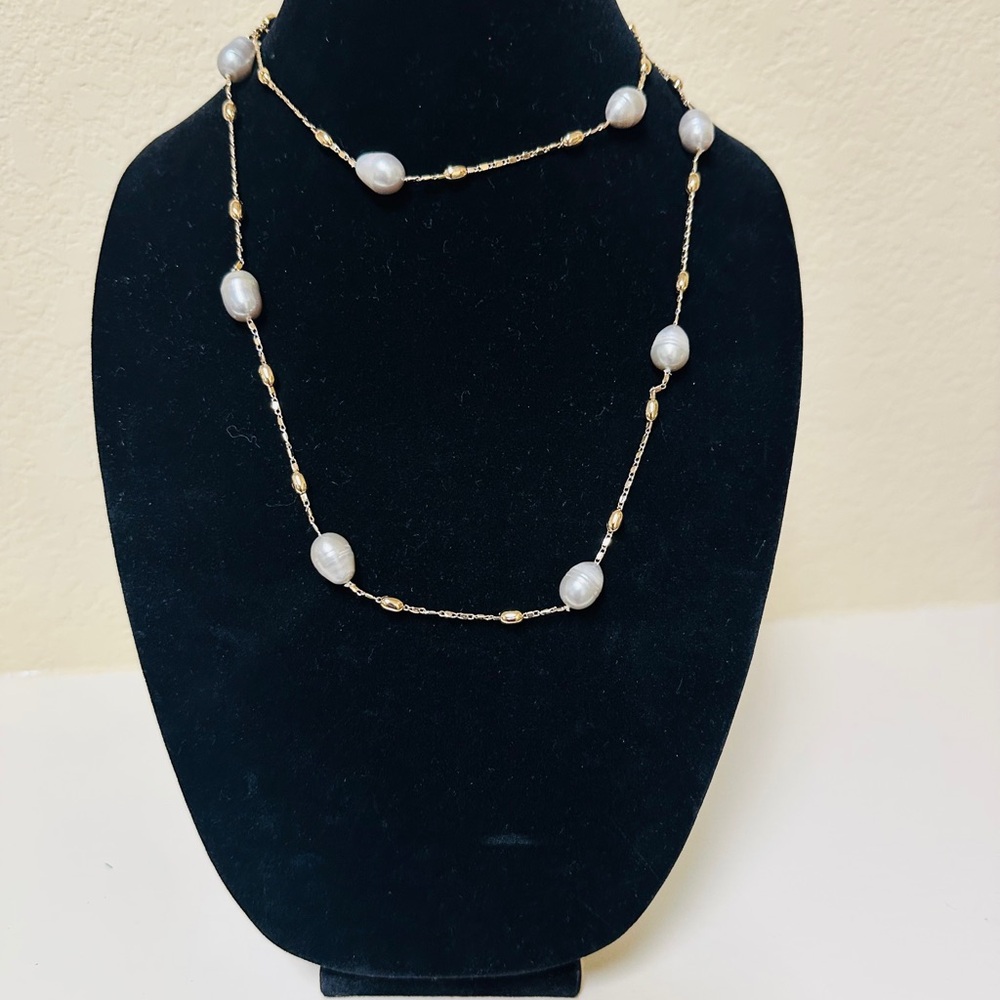 Elegant Gold and Silver Pearl Necklace